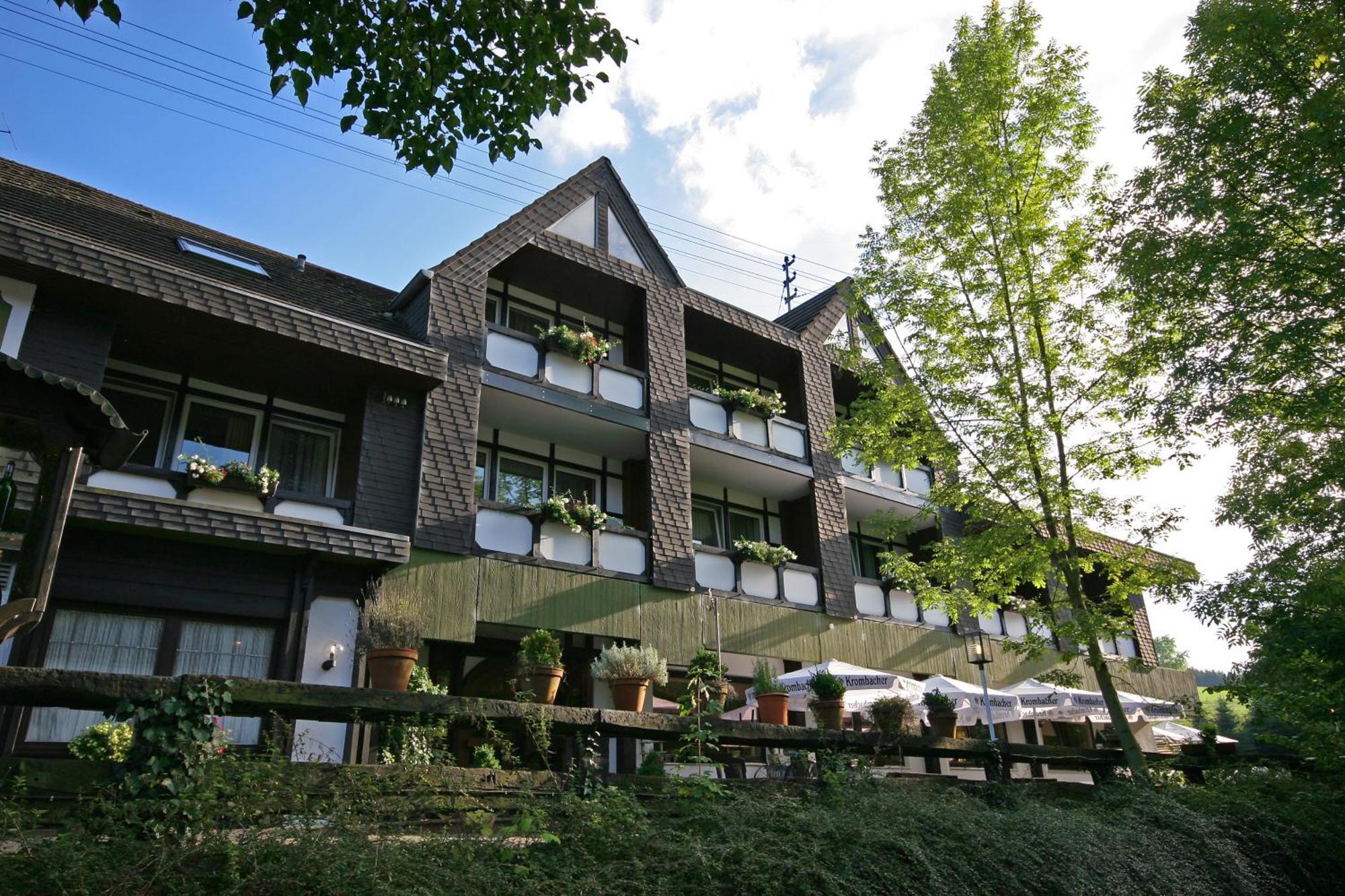 ลันด์โฮเต็ล ลาร์มันน์ Hotel เลนเนชตัดท์ ภายนอก รูปภาพ